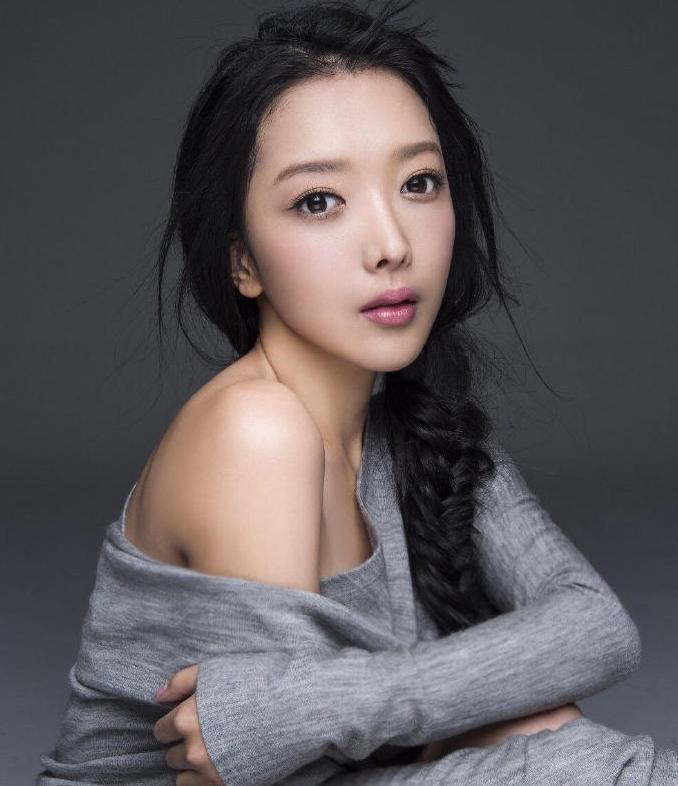 高清:女大学生着短裙白衬衫应聘<em>空姐</em>_教育频道