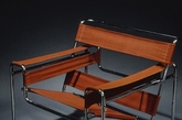 第三部分：全金属外壳
第一把，Marcel Breuer设计的Wassily Chair(1925)，从此开启了钢管椅的类型。然后这种新材料的引入，随后便诞生了 MR Side Chair(1927)以及 Barcelona Chair(1929)。（实习编辑：周芝）