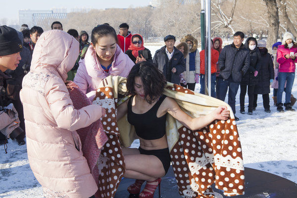调查:哪个国家的女人穿着最大胆 韩国女人力压