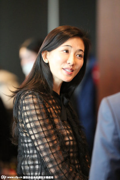 林志玲穿透视裙现身上海 化淡妆几近素颜[高清