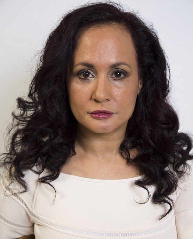 女子为不长皱纹40年不笑 称比任何护肤品都管