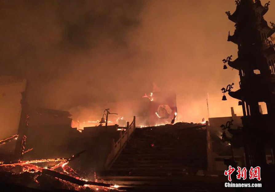 甘肃永靖雷音寺发生火灾 多座殿堂被烧毁