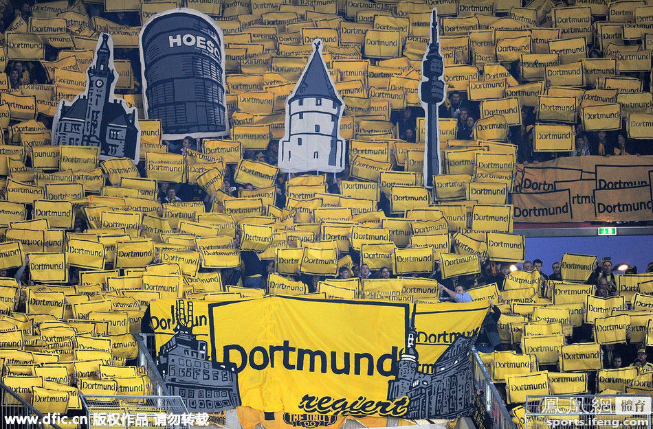 多特蒙德球迷攻陷德累斯顿 大黄蜂球迷是独特