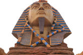 据悉，该狮身人面像是以埃及的狮身人面像为原型，按照1:1比例打造而成。
