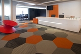 SAT集团公司创立于1990年，是大洋洲著名的自动化仪器仪表专业生产商，总公司位于澳大利亚。地毯的色彩是经典的澳大利亚橙色，很容易让人联想到大洋洲的阳光海岸。