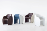 意大利的2BD设计工作室为Area Declic设计了一款柔软舒适的户外椅——棒棒糖。流线形造型和聚氨酯材质共同打造的椅子为你在户外放松提供了一个舒服的地方。聚氨酯材质不仅手感柔软，还能防水，而且结实耐用，可以适应户外的各种条件（实习编辑：谭婉仪）