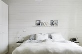 这间72平米的公寓主打北欧风情，无论是墙壁还是家具都选择了素雅的白灰二色，虽然简单但细节绝对精致。住在这样的房子里面，是不是整个人的节奏都会慢下来呢？