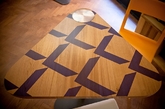 BCPT设计的意大利Vivace餐厅及酒吧空间。这家意大利餐厅酒吧一层服务台和展示功能设计的非常有特色，圆角等边三角形在很多地方得到完美的应用，墙面上展架，棚面灯具和简易餐桌出现。材质以天然材料为主，同色调材质不同拼接产生纹理变化丰富。
