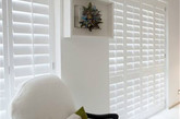 6、百叶窗

木质材料，回归自然，采用白色也会使得房间更加明亮，也更加洁净。正是清新、自然的生活方式的写照。