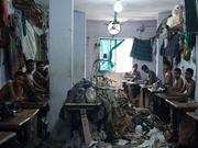 孟加拉制衣厂童工群像：日工资2元 每周只休半天