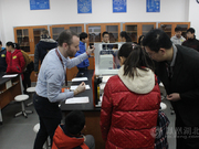武汉一美式中学开放周末免费公开课 3D打印受追捧