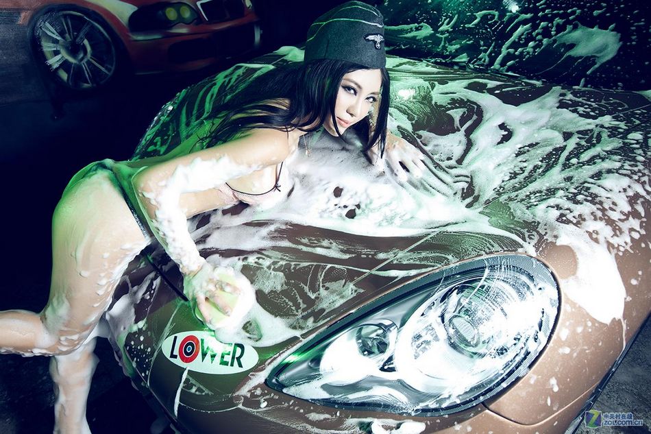 性感惹火比基尼美女+泡泡洗车现香艳诱惑