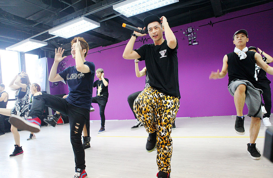 魏晨彩排练舞 个唱当晚新辑歌曲将曝光_音乐频道_凤凰网