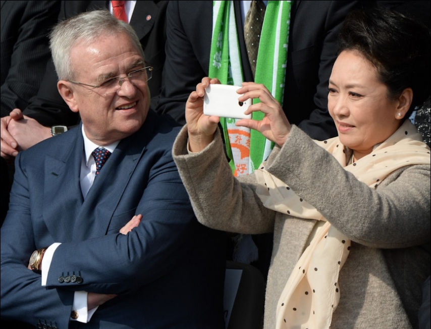 港媒:中国第一夫人最新智能手机来自中兴通讯