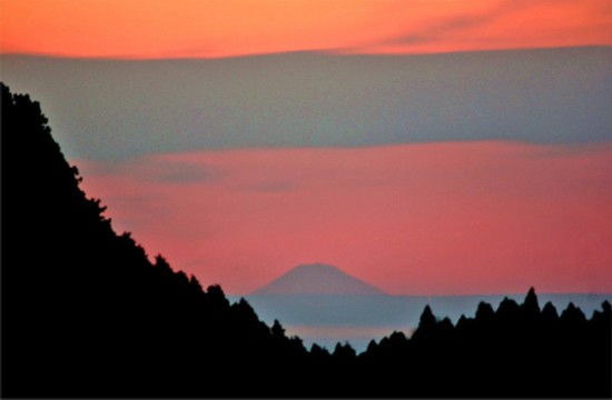 男子隔数百公里拍摄富士山创最远拍摄记录（图）