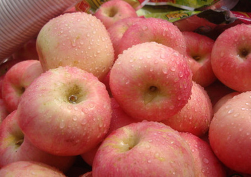 水果清洗小窍门 葡萄剪成粒盐洗更干净