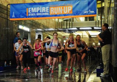第35届帝国大厦爬楼梯大赛女子组开跑