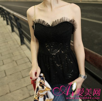 复古<em>胸衣</em> 聚拢傲人上围更聚目光_频道_凤凰网