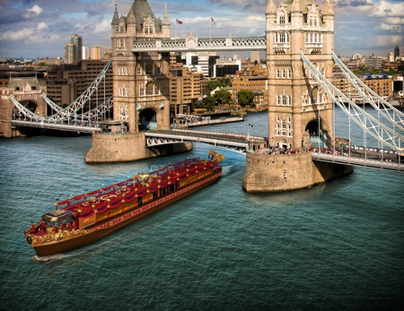 奥运会开幕当天，巨型五环旗将装上船只在泰晤士河上巡游