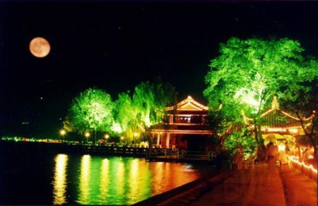 提前规划 盘点杭州西湖自驾游赏月线路