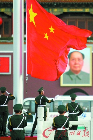 记者倪黎祥 摄 我在现场 倪黎祥 到天安门观看升国旗仪式,是亿万中国