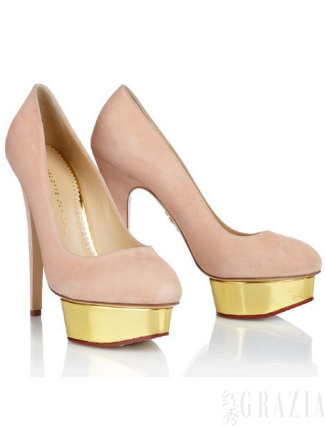 裸色高跟鞋（Charlotte Olympia）