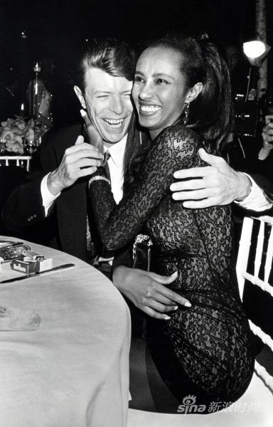 　　David Bowie 和 妻子Iman