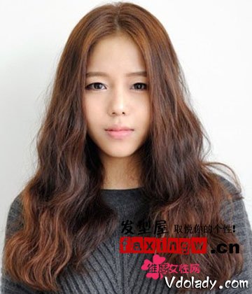 2012女生<em>长发中分发型</em> 打造<em>瓜子脸</em>美女_时尚