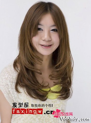 2012女生<em>长发中分发型</em> 打造<em>瓜子脸</em>美女_时尚