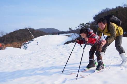乐享冬日激情 大围山野外滑雪场推 超级学生周