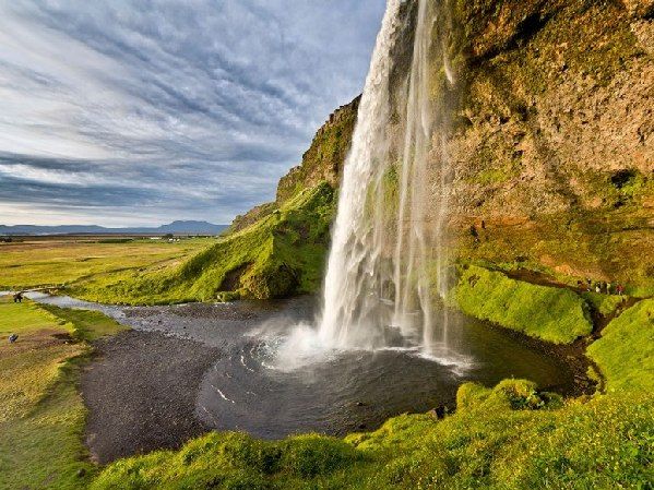　　塞里雅兰瀑布（冰岛）