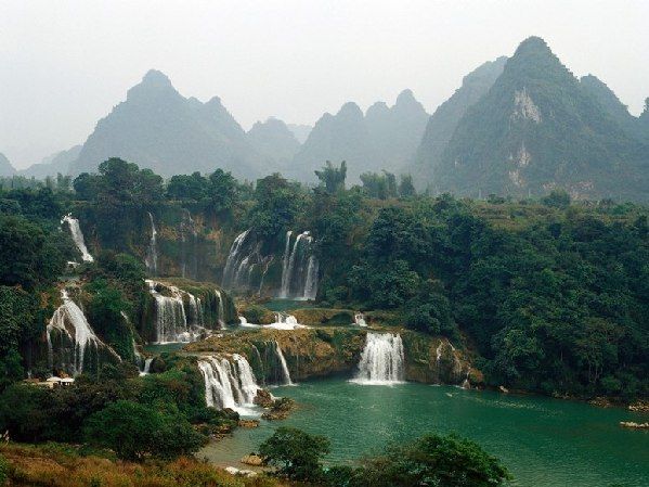 　　德天瀑布（中国和越南）