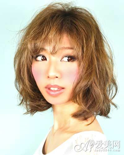 中短<em>长度</em>女生<em>烫发</em> 展现自我个性_时尚频道_凤