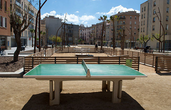 　　巴塞罗那的乒乓球台