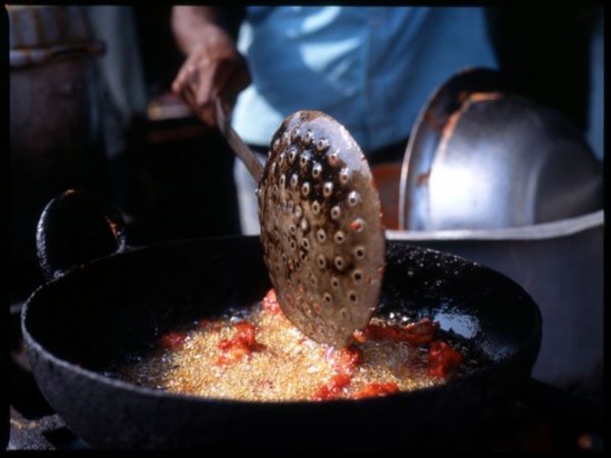 　　印度　　图为印度街头食物中的一种。