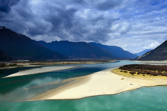 林芝雅鲁藏布江大峡谷（驴妈妈旅游网供图）