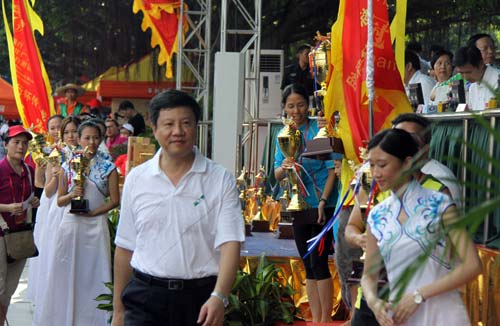 广州市市长陈建华为国际标准龙男子国际组1-5