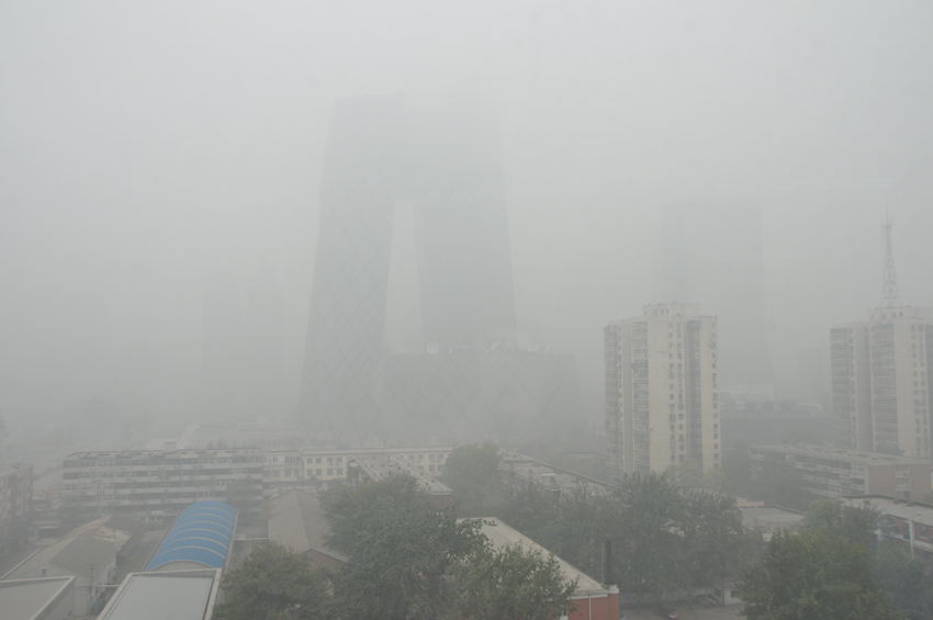 组图:北京遭遇大雾天气 污染程度较重_公益频道_凤凰网