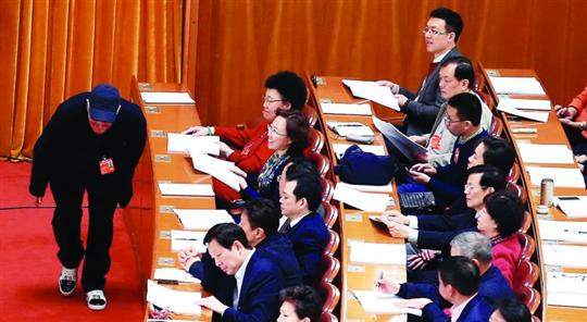【转载自:新闻晨报 】媒体称赵本山现身上海 中间人婉拒记者对话请求 - 网乐 - 网乐