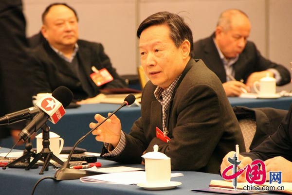 全国政协委员、住建部副部长仇保兴在联组讨论会上吴琼静摄