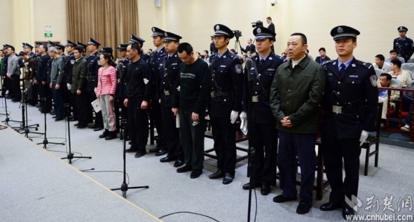 刘汉受审否认为280万犯罪 庭审中情绪失控痛哭(多图)