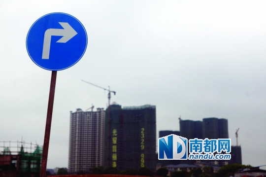 </p>
<p>光耀集团在惠州开发的翡俪港项目至今仍未完工。 南都记者田飞摄</p>
<p>