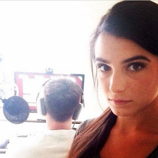 海沃德沉迷网游未婚妻不爽 该跪搓衣板or键盘