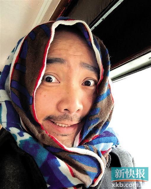 娱乐  近日,徐峥在微博晒出一组搞笑照片,不仅有他剧中的女装人物照