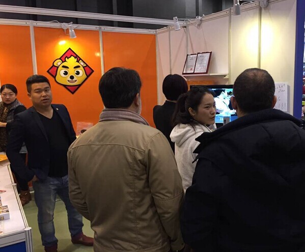 小熊尼奥惊艳亮相2015年香港国际玩具展|熊尼