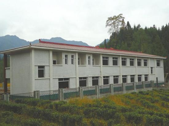 赵本山捐建的芦山小学。