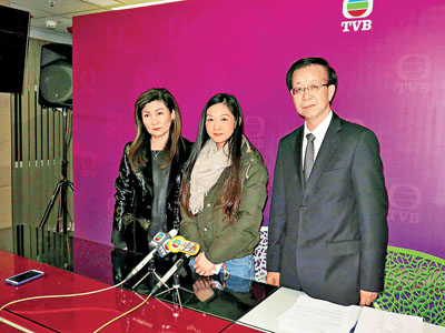 林保全女儿林芷筠在曾醒明及乐易玲的陪同下交代丧礼安排 望大众不要