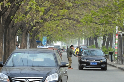 专车司机被罚款可以报销 运营制度有待规范 |专