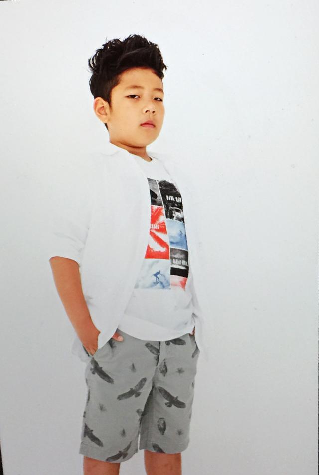 郭涛晒儿子帅气写真 石头眼神犀利变霸道总裁(图)|石头|郭涛晒_凤凰娱乐