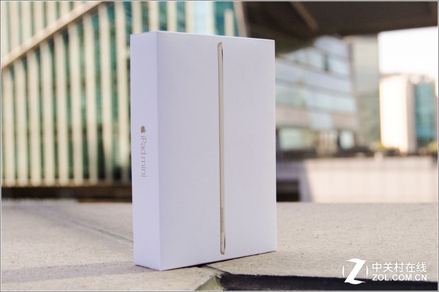ipad mini 4外包装依旧干净利落